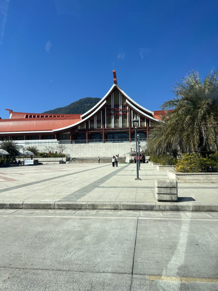 ルアンバパーン駅