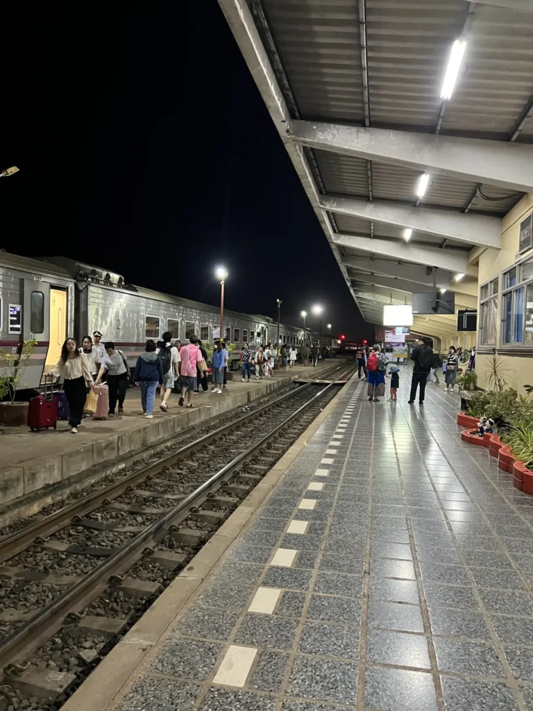 ノーンカーイ→バンコク　(タイ国有鉄道　寝台列車)