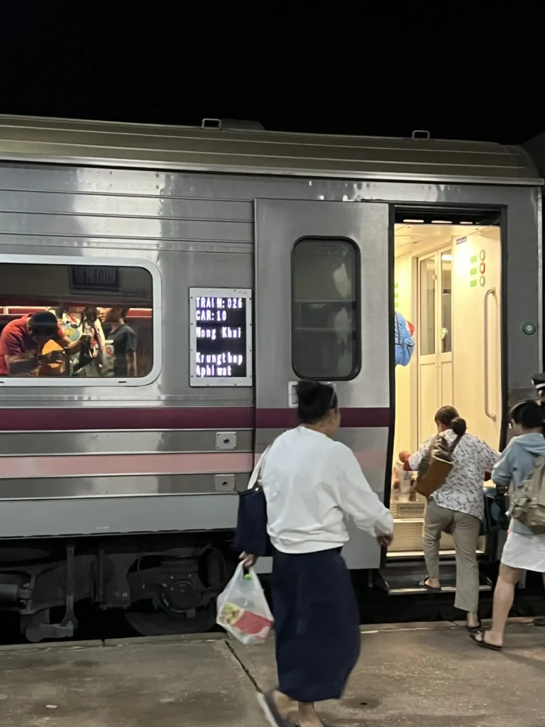 ノーンカーイ→バンコク　(タイ国有鉄道　寝台列車)