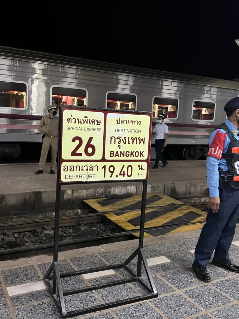 ノーンカーイ→バンコク　(タイ国有鉄道　寝台列車)