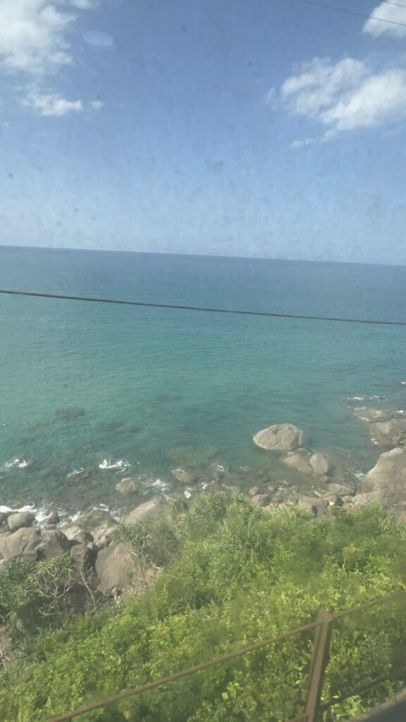 ベトナム統一鉄道　ハイヴァン峠を越える車窓