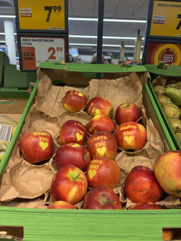 バレンタイン仕様のりんご